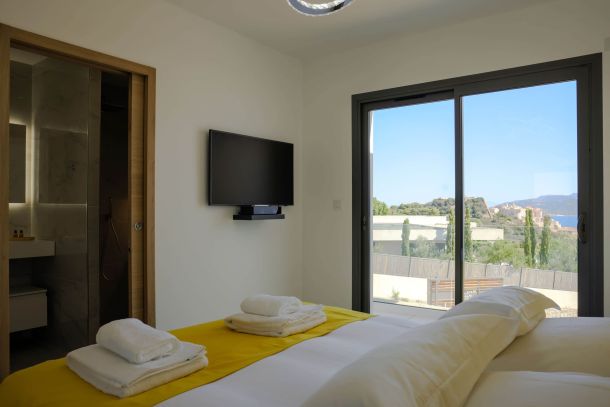 Villa Mare Monti - Yellow bedroom